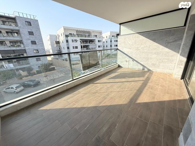 דירה, רפאל איתן, נאות שמיר, רמלה