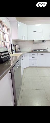 בית פרטי/ קוטג', עפרוני, שלומית, שלומי