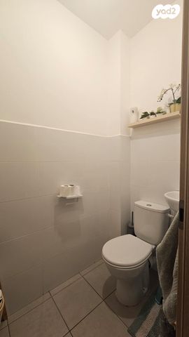 דירת גן, שדרות הרצל, נאות שמיר, יבנה