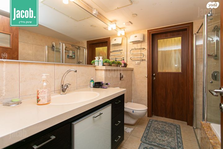 דירה, התאנה, נשר