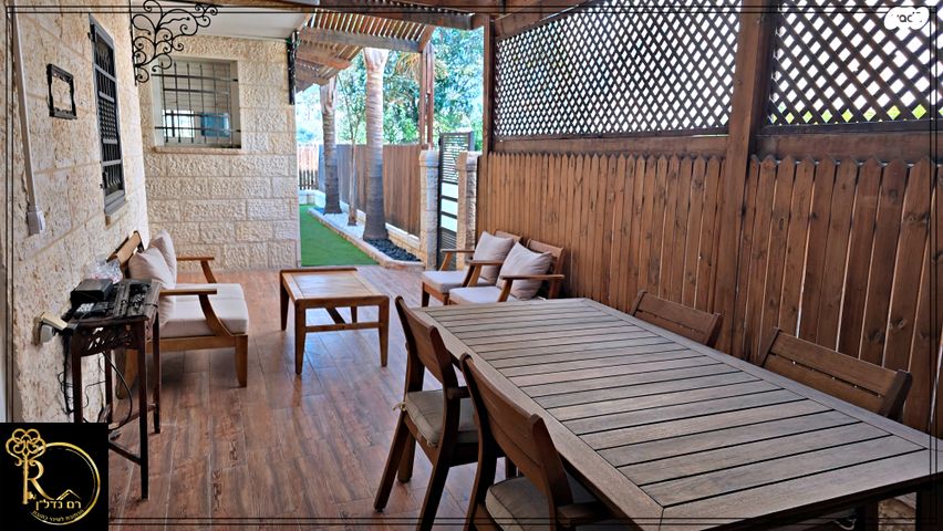 דו משפחתי, נופי הסלע, נופי סלע, מעלה אדומים