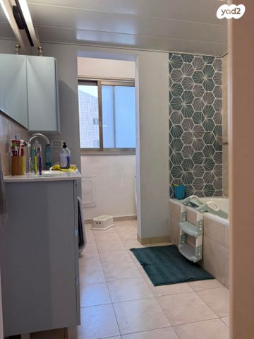 דירה, הלוטוס, קרית הפרחים - 2005, רעננה