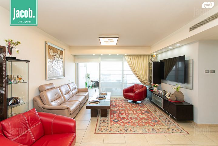 דירה, התאנה, נשר