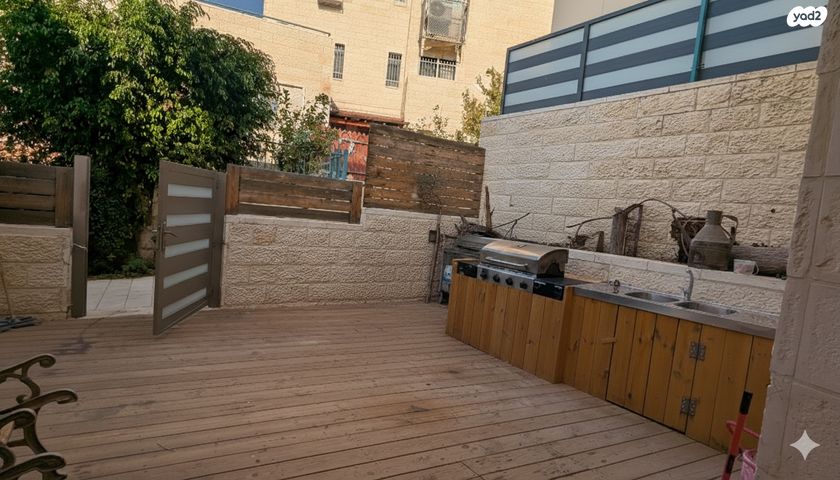 דירה, צמח השדה, מעלה אדומים