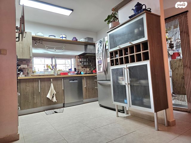 דו משפחתי, כפר ורדים