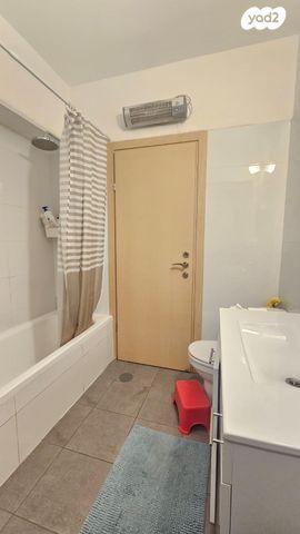 דירת גן, שדרות הרצל, נאות שמיר, יבנה