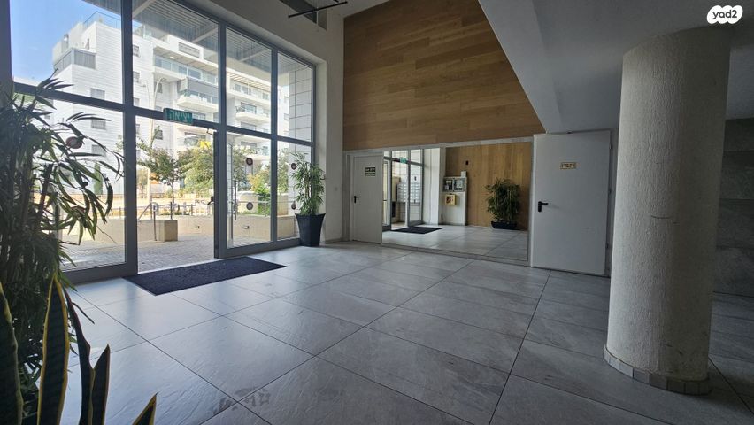 דירת גן, שדרות הרצל, נאות שמיר, יבנה