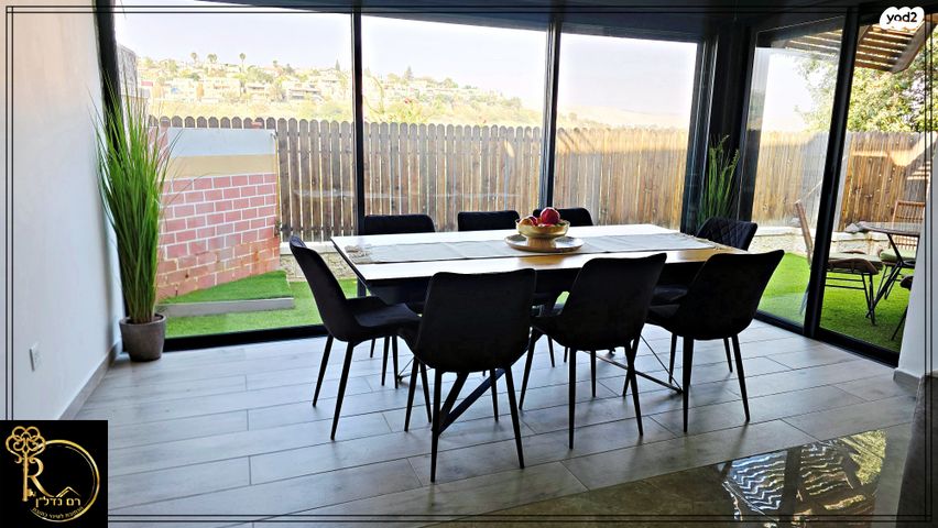 דו משפחתי, נופי הסלע, נופי סלע, מעלה אדומים