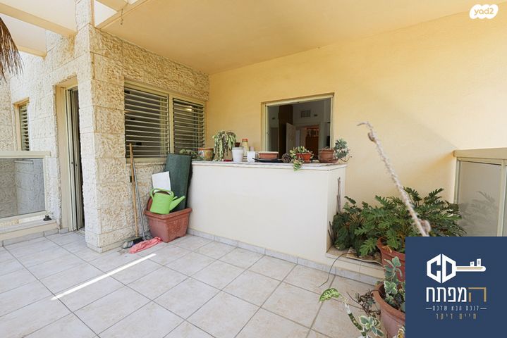 דירה, א.ד. גורדון, הרצליה הצעירה, הרצליה