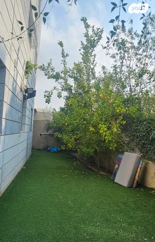 דירת גן, שדרות הרצל, נאות שמיר, יבנה