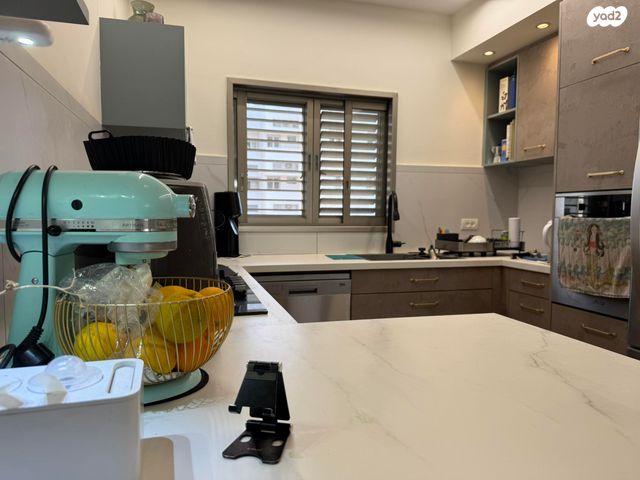 דירה, הלוטוס, קרית הפרחים - 2005, רעננה