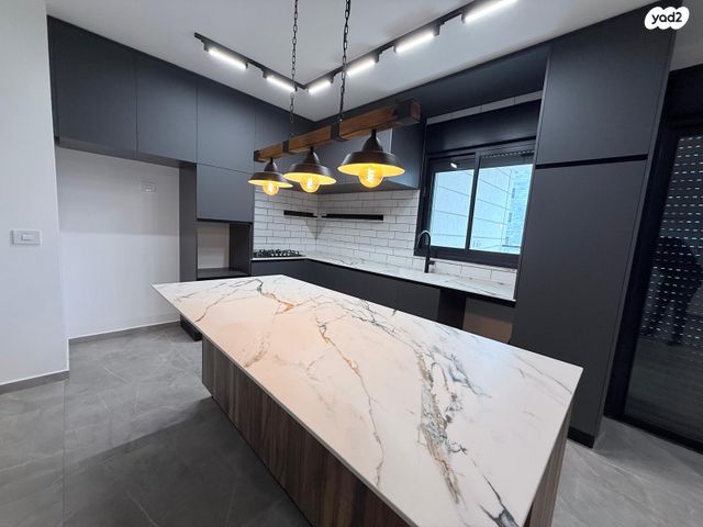 דירה, רפאל איתן, נאות שמיר, רמלה