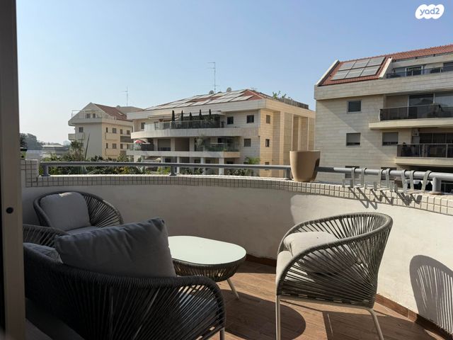 דירה, הלוטוס, קרית הפרחים - 2005, רעננה