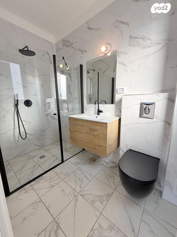 דירה, רפאל איתן, נאות שמיר, רמלה