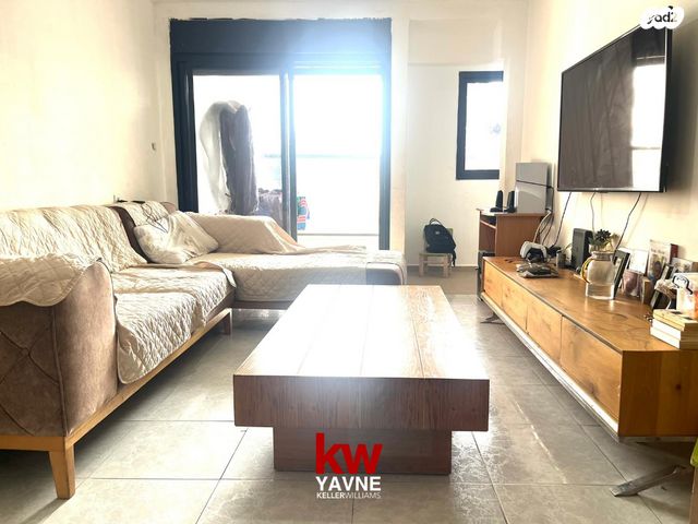 דירה, הדרור, נאות בן גוריון, יבנה