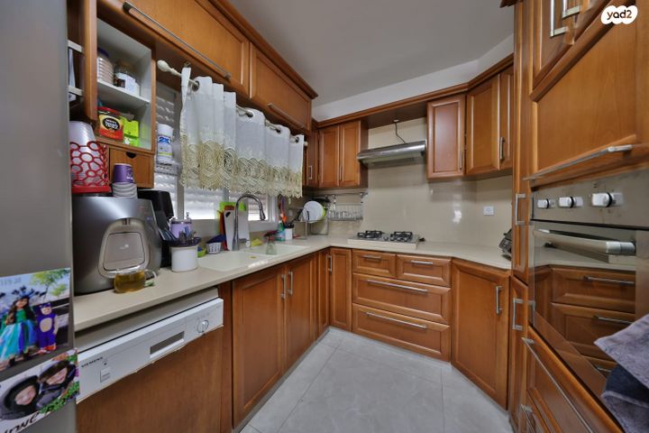 בעל שם טוב 76