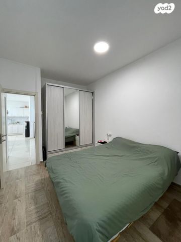 דירה, אבשלום, חדרה