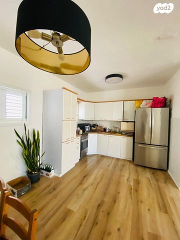 דירה, גנסין, גבעת הרמבם, גבעתיים