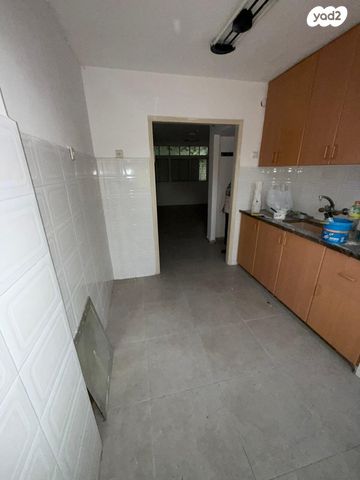 דירת גן, אפרים צור, שקמים ואגמים, אשקלון