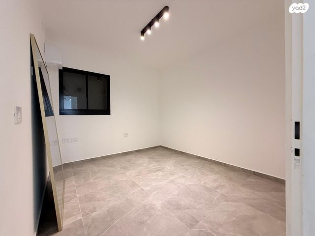 דירה, רפאל איתן, נאות שמיר, רמלה