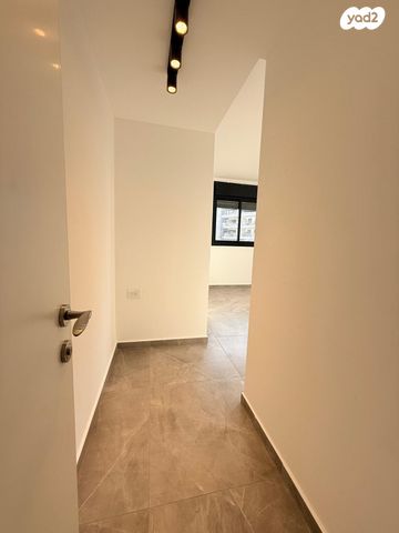 דירה, רפאל איתן, נאות שמיר, רמלה