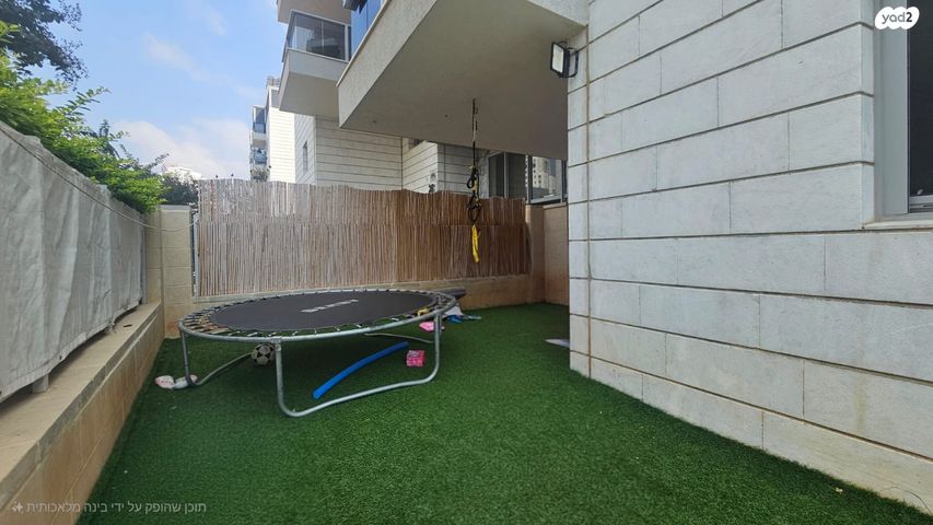 דירת גן, שדרות הרצל, נאות שמיר, יבנה