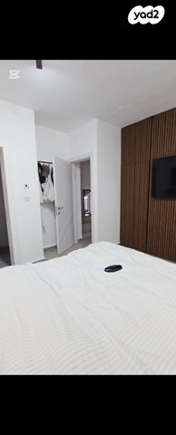 בית פרטי/ קוטג', עפרוני, שלומית, שלומי