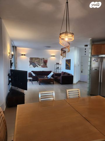 דירה, שדרות בר אילן, לב העיר, בת ים