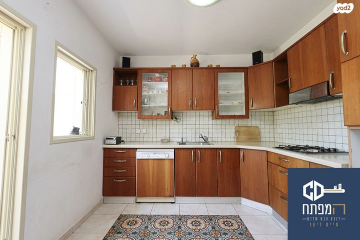 דירה, א.ד. גורדון, הרצליה הצעירה, הרצליה