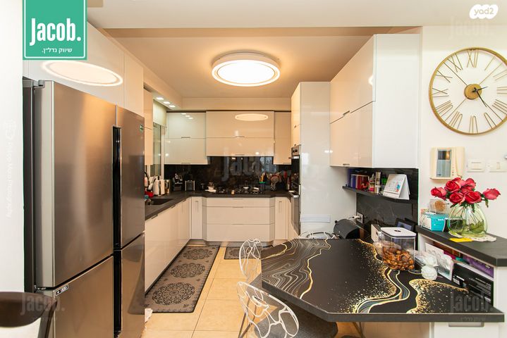 דירה, התאנה, נשר