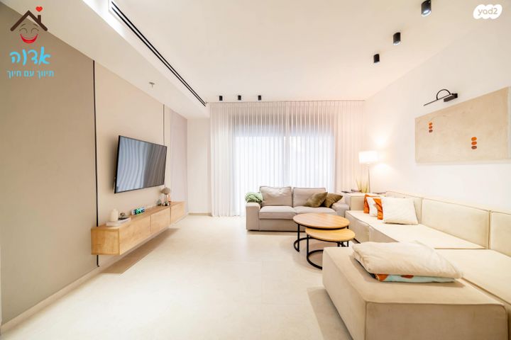 דירה, רחל, גבעת הרמבם, גבעתיים