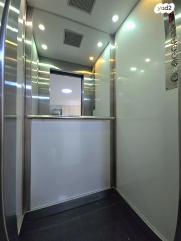 דירה, כפר סבא