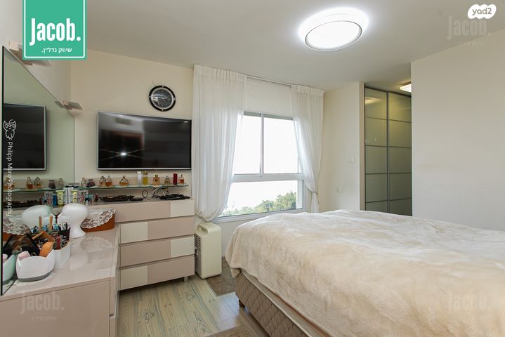 דירה, התאנה, נשר