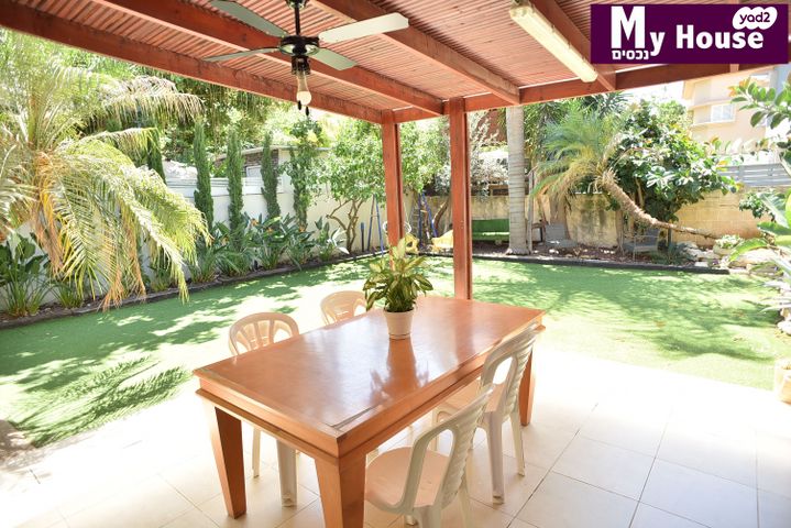 דו משפחתי, נאות הפרחים, גן יבנה