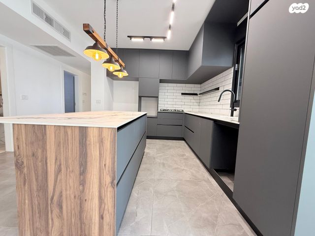 דירה, רפאל איתן, נאות שמיר, רמלה