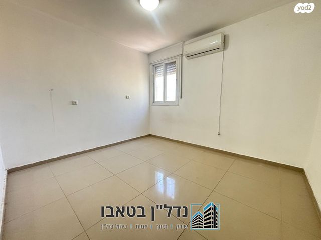 דירה, פנחס ספיר, מגדל העמק