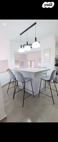 בית פרטי/ קוטג', עפרוני, שלומית, שלומי