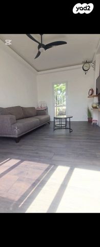 בית פרטי/ קוטג', עפרוני, שלומית, שלומי