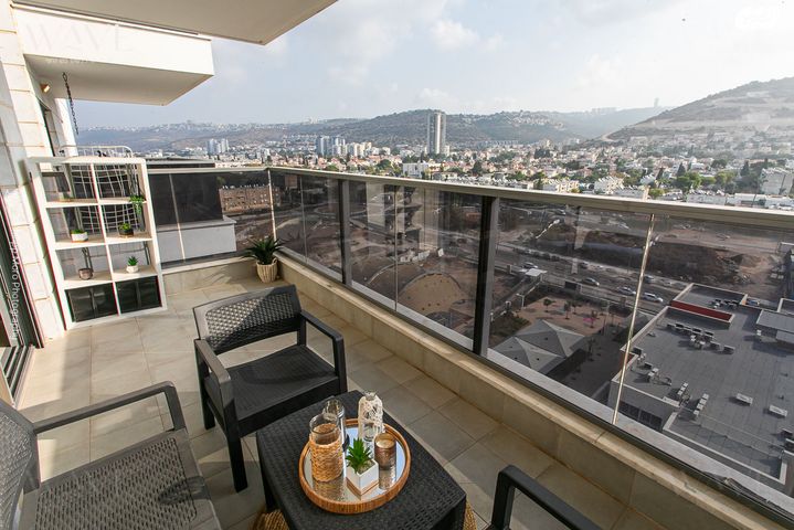 דירה, הגל, החותרים, טירת כרמל