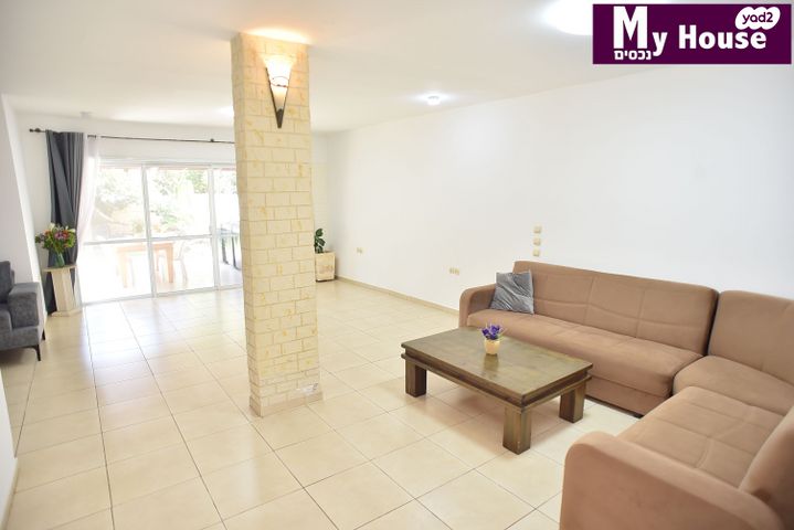 דו משפחתי, נאות הפרחים, גן יבנה