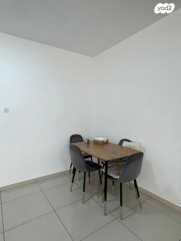 דירה, אבשלום, חדרה