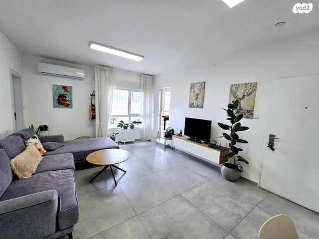 גג/ פנטהאוז, שער הגיא 57, רמת רבין, כרמיאל