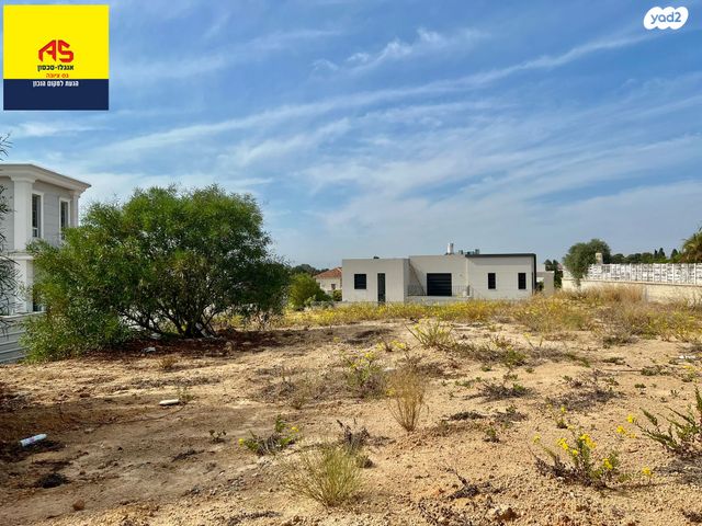 מגרשים, הגרניט, אירוס, אירוס