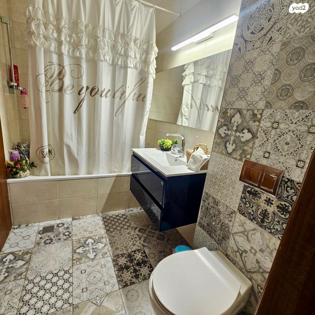 דירה, נחל אלכסנדר, צור יצחק, צור יצחק