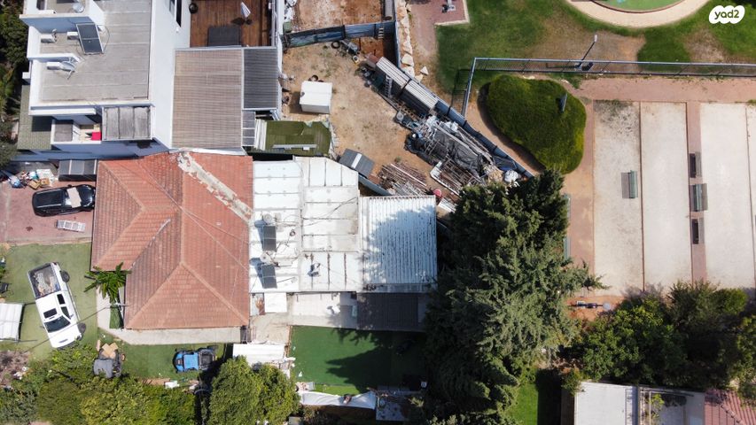 מגרשים, תל מונד