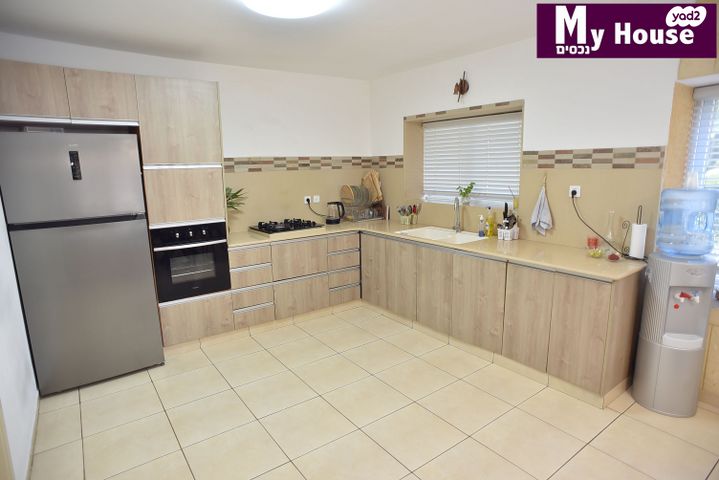 דו משפחתי, נאות הפרחים, גן יבנה