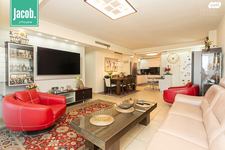 דירה, התאנה, נשר