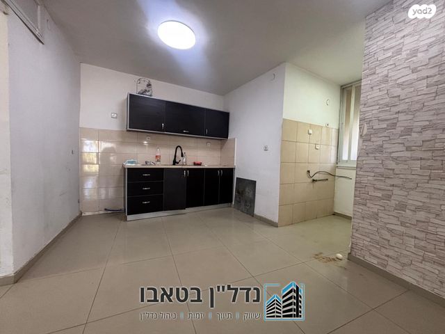 דירה, פנחס ספיר, מגדל העמק