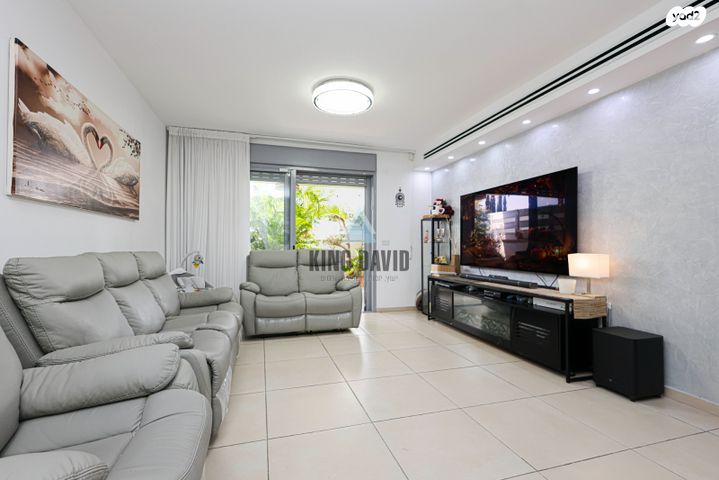 דירת גן, כפר יונה