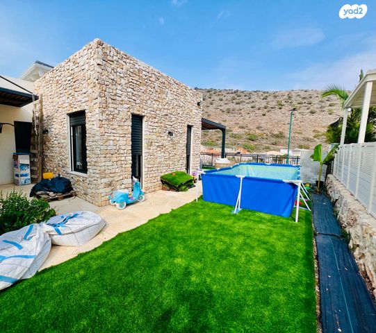 בית פרטי/ קוטג', רימון, שורשים, שורשים